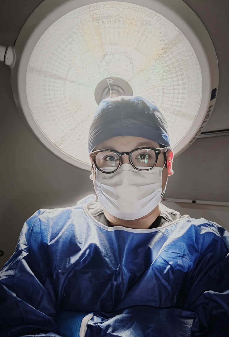 foto-dr-vargas-quirofano-oscuro